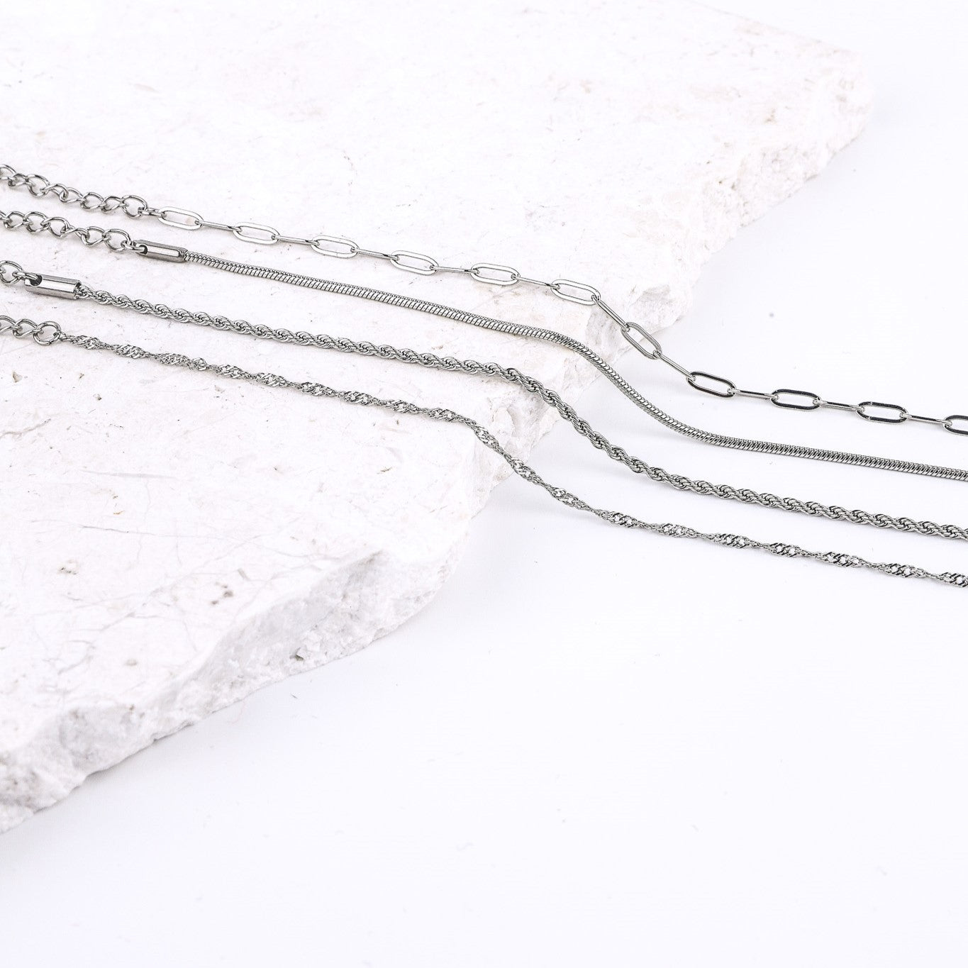 PAPERCLIP ACCENT CHAIN BRACELET